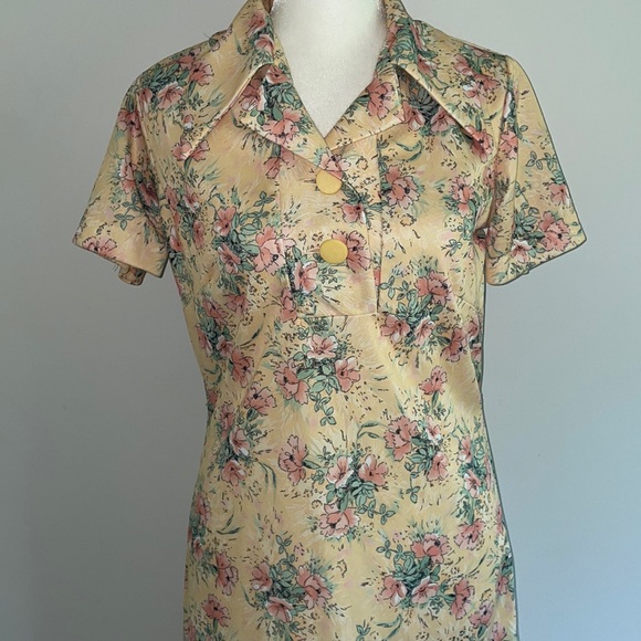 Vintage 80s Light Yellow Pink Floral Collared Shift Dress - Picture 10 of 11